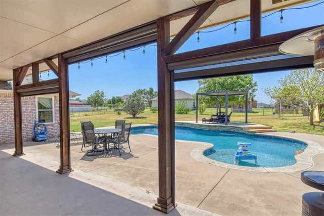 10421 Katy Line Drive, Yukon, OK 73099