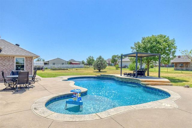 10421 Katy Line Drive, Yukon, OK 73099