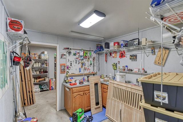 10421 Katy Line Drive, Yukon, OK 73099