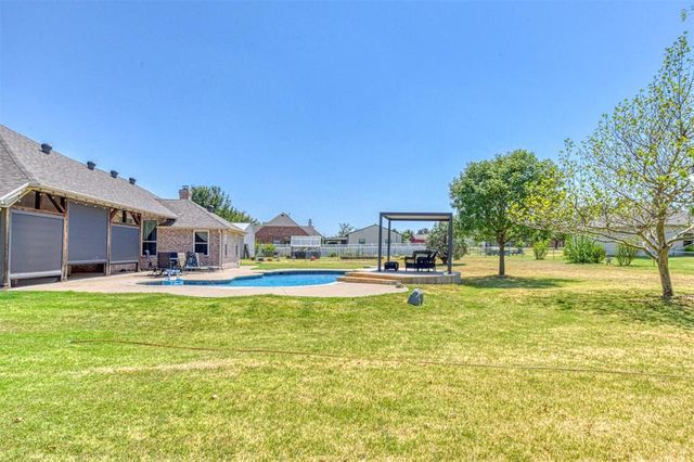 10421 Katy Line Drive, Yukon, OK 73099