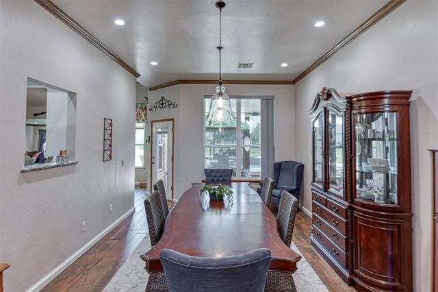 10421 Katy Line Drive, Yukon, OK 73099
