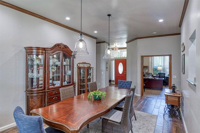 10421 Katy Line Drive, Yukon, OK 73099