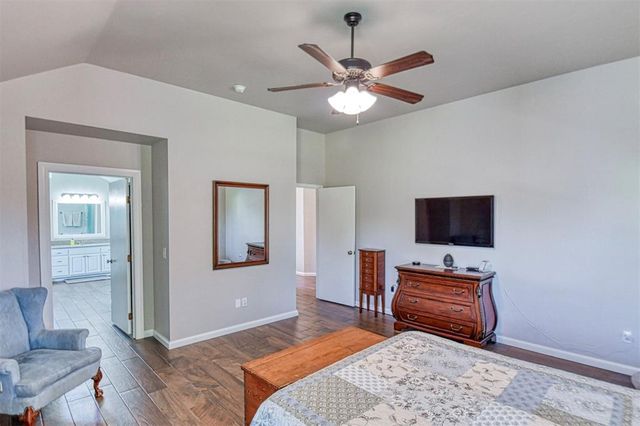 10421 Katy Line Drive, Yukon, OK 73099
