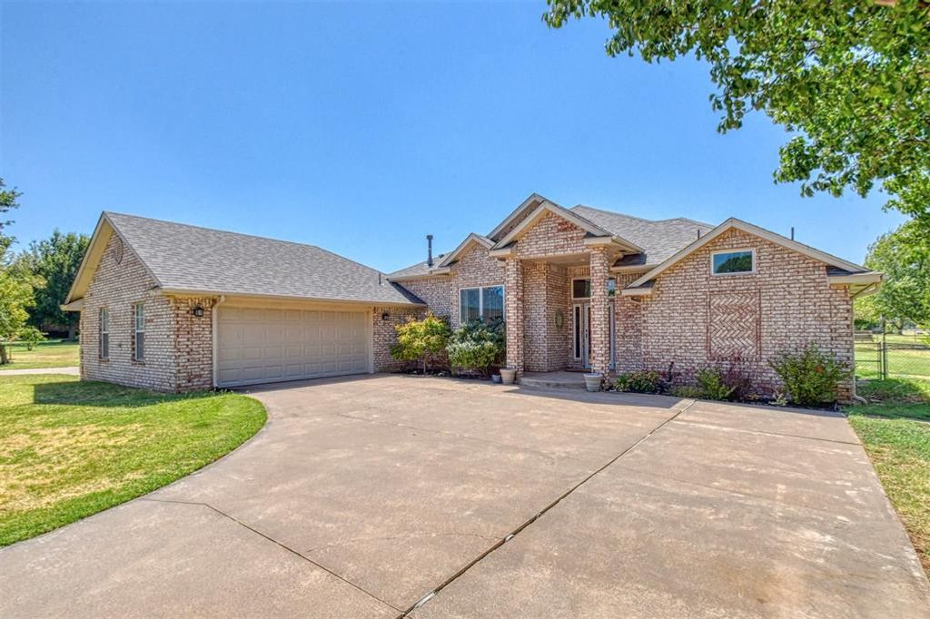 10421 Katy Line Drive, Yukon, OK 73099