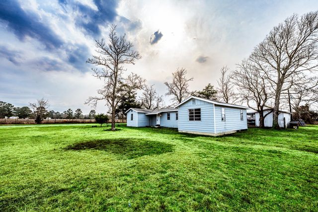 877 Fm 247 Road, Huntsville, TX 77320