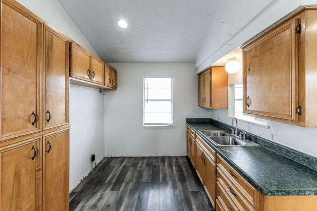 877 Fm 247 Road, Huntsville, TX 77320