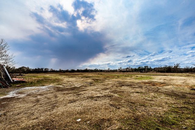 877 Fm 247 Road, Huntsville, TX 77320