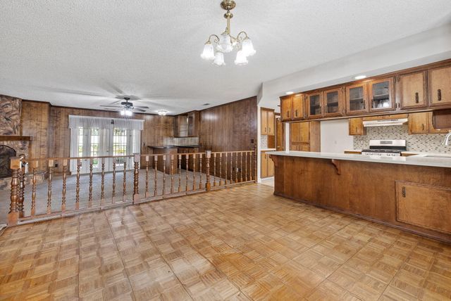 1502 S Lydia Drive, Tulare, CA 93274