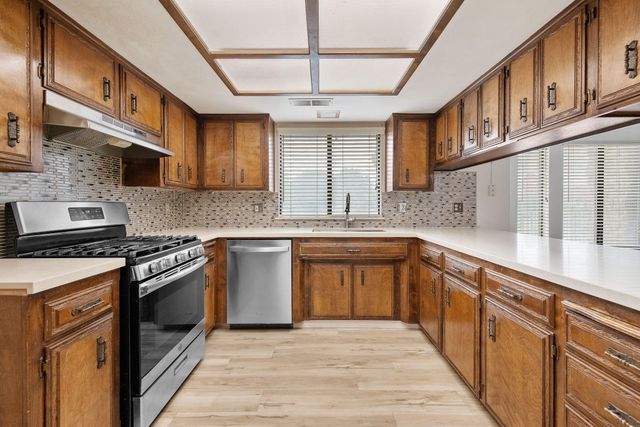 1502 S Lydia Drive, Tulare, CA 93274