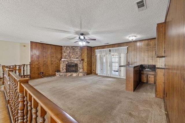 1502 S Lydia Drive, Tulare, CA 93274