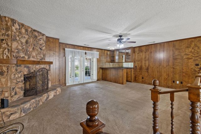 1502 S Lydia Drive, Tulare, CA 93274