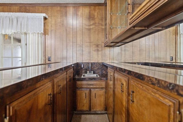 1502 S Lydia Drive, Tulare, CA 93274