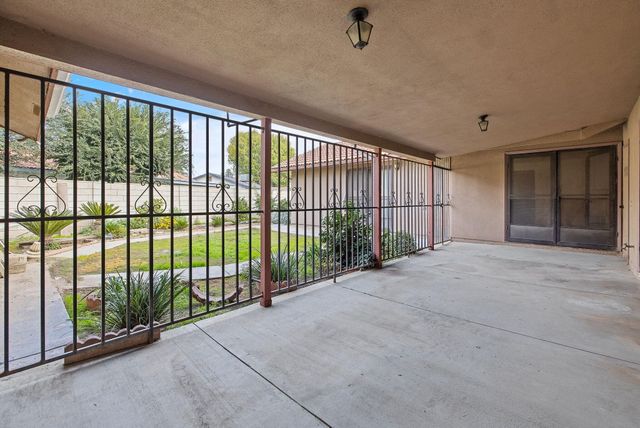 1502 S Lydia Drive, Tulare, CA 93274