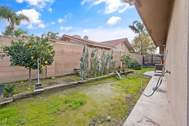 1502 S Lydia Drive, Tulare, CA 93274