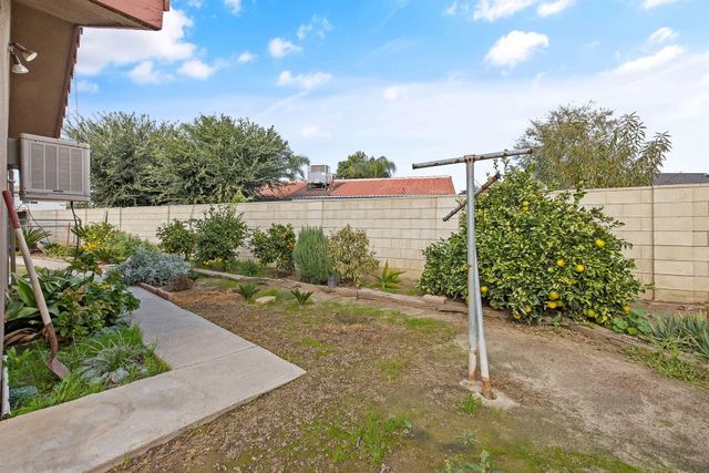 1502 S Lydia Drive, Tulare, CA 93274