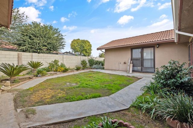 1502 S Lydia Drive, Tulare, CA 93274
