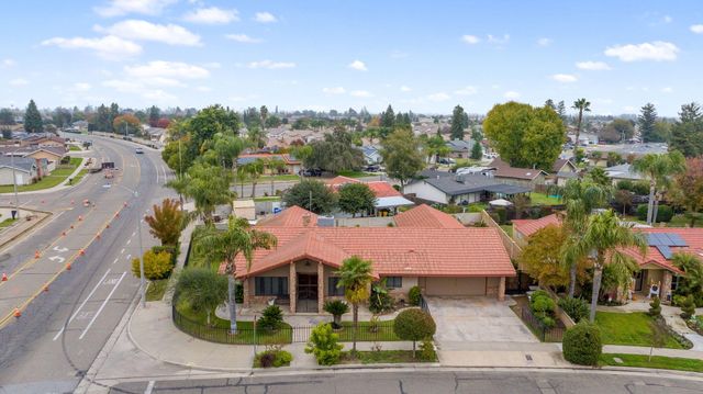 1502 S Lydia Drive, Tulare, CA 93274