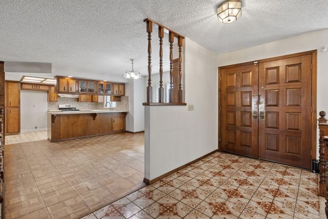 1502 S Lydia Drive, Tulare, CA 93274