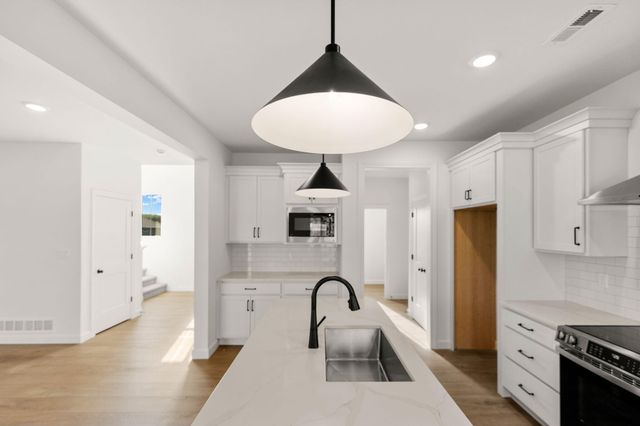 5663 RALPH DOBBS WAY, Columbia, MO 65203