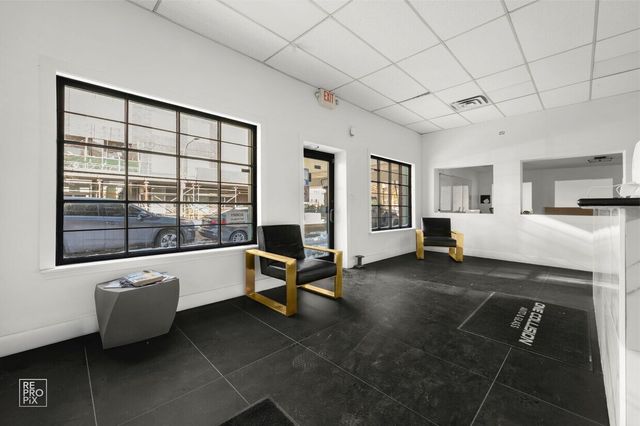 1123 W Catalpa Avenue, Chicago, IL 60640