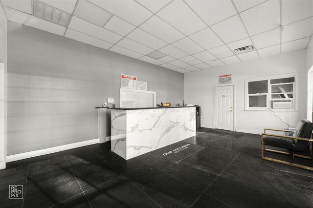 1123 W Catalpa Avenue, Chicago, IL 60640