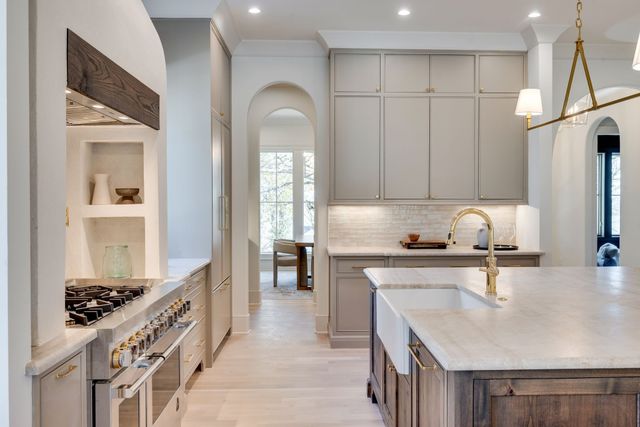 811 Neartop Dr, Nashville, TN 37205