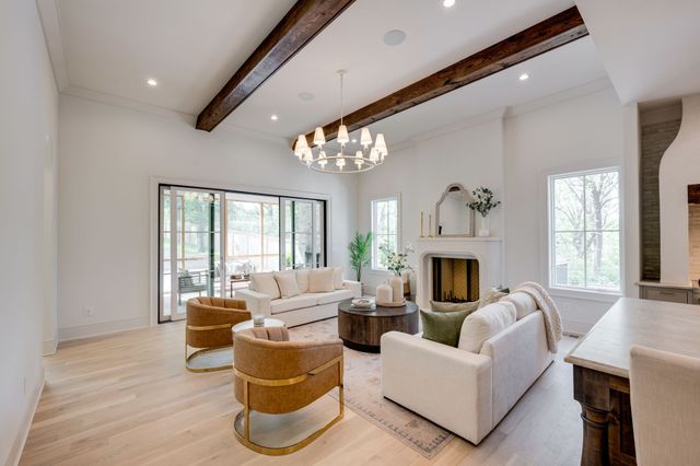 811 Neartop Dr, Nashville, TN 37205