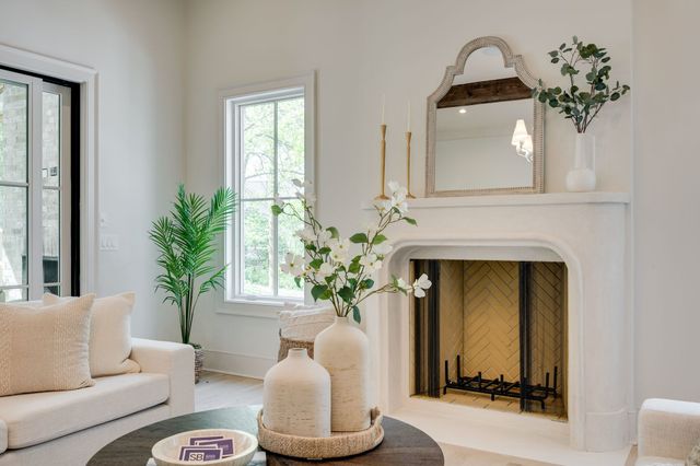 811 Neartop Dr, Nashville, TN 37205