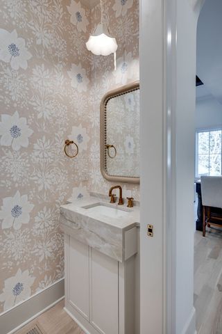 811 Neartop Dr, Nashville, TN 37205