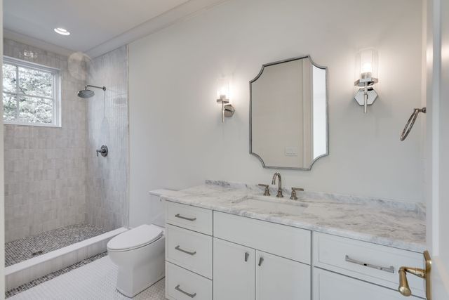 811 Neartop Dr, Nashville, TN 37205