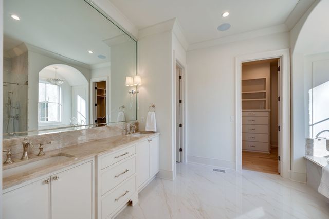 811 Neartop Dr, Nashville, TN 37205