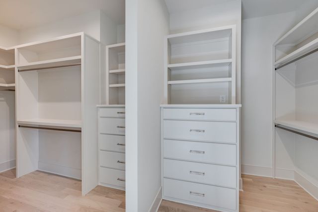 811 Neartop Dr, Nashville, TN 37205