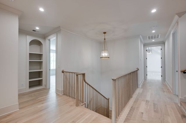 811 Neartop Dr, Nashville, TN 37205