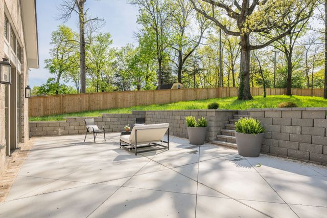 811 Neartop Dr, Nashville, TN 37205