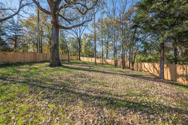 811 Neartop Dr, Nashville, TN 37205