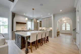 811 Neartop Dr, Nashville, TN 37205