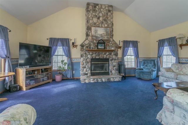 24 Sesame Street, Rock Tavern, NY 12575