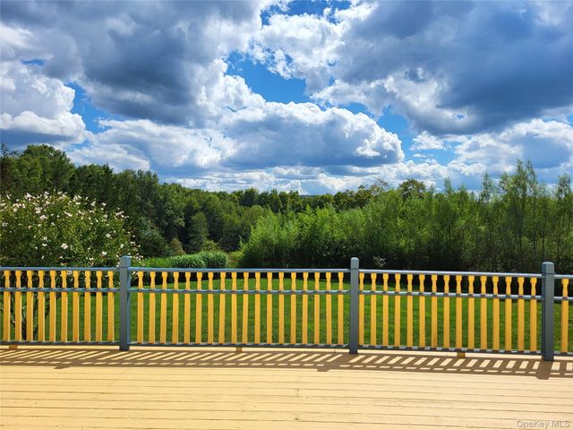 24 Sesame Street, Rock Tavern, NY 12575