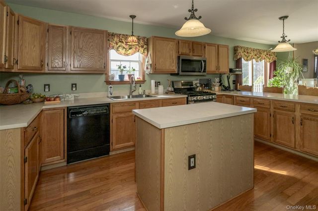 24 Sesame Street, Rock Tavern, NY 12575