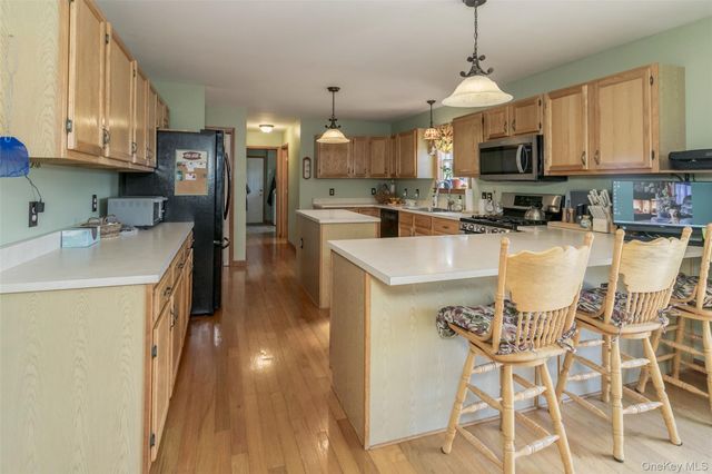 24 Sesame Street, Rock Tavern, NY 12575