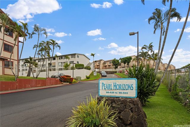 98-640 Moanalua Loop 142, Aiea, HI 96701
