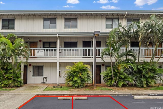 98-640 Moanalua Loop 142, Aiea, HI 96701