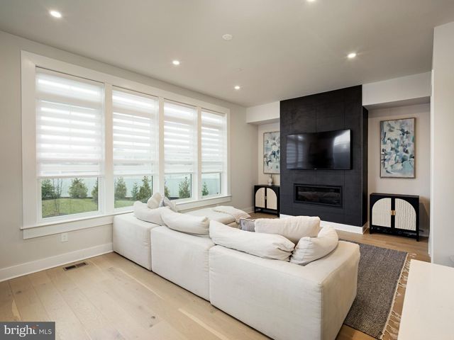 304 SQUIRE DR, Newtown Square, PA 19073