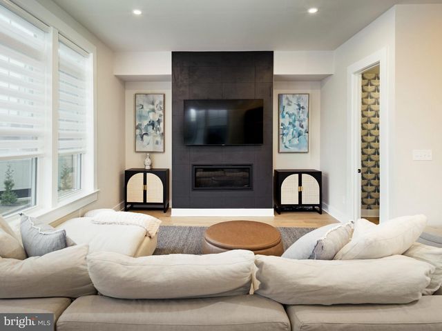 304 SQUIRE DR, Newtown Square, PA 19073
