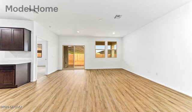 8644 W Soaptree Yucca Place, Marana, AZ 85653