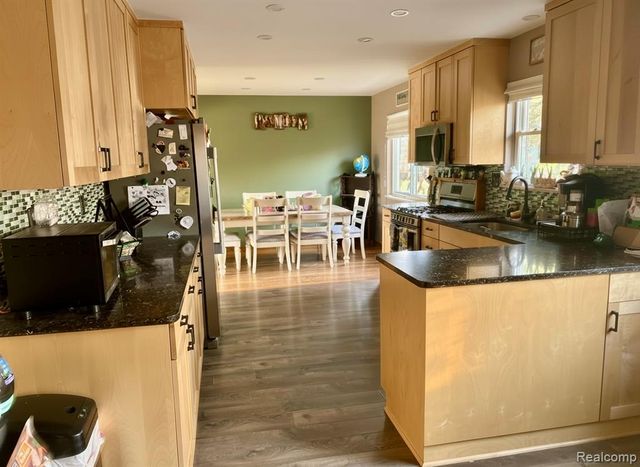 24816 Pamela Street, Flat Rock, MI 48134