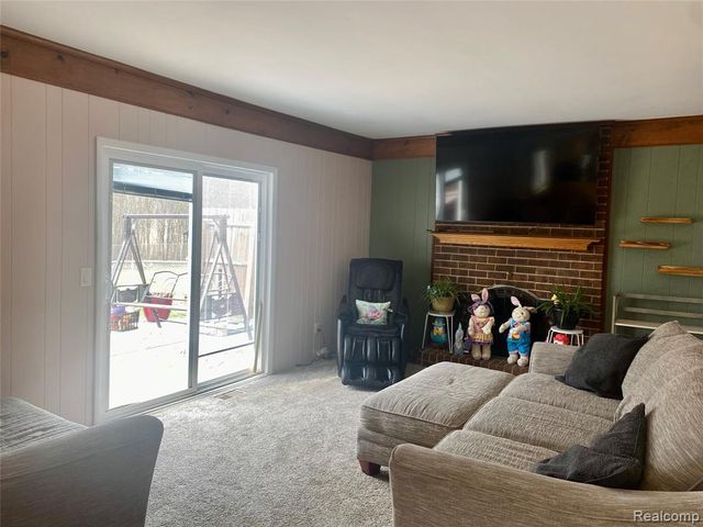 24816 Pamela Street, Flat Rock, MI 48134