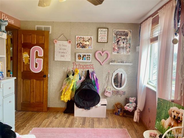 24816 Pamela Street, Flat Rock, MI 48134