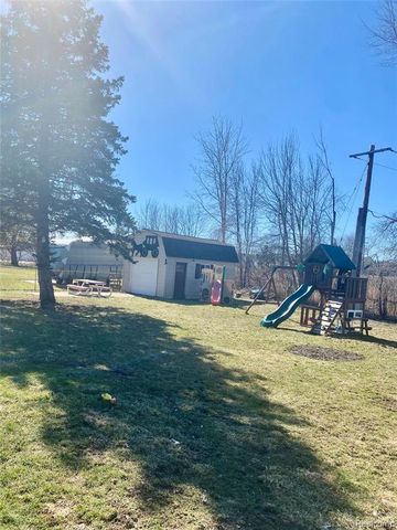 24816 Pamela Street, Flat Rock, MI 48134
