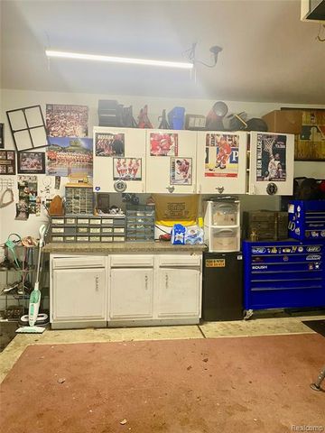 24816 Pamela Street, Flat Rock, MI 48134